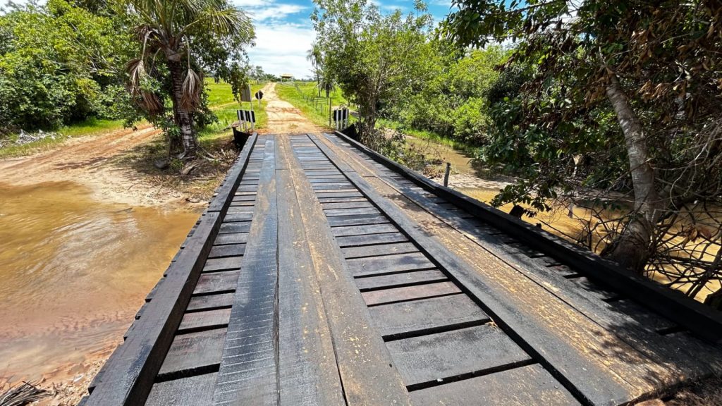 Ponte sobre o Córrego Valeriano.